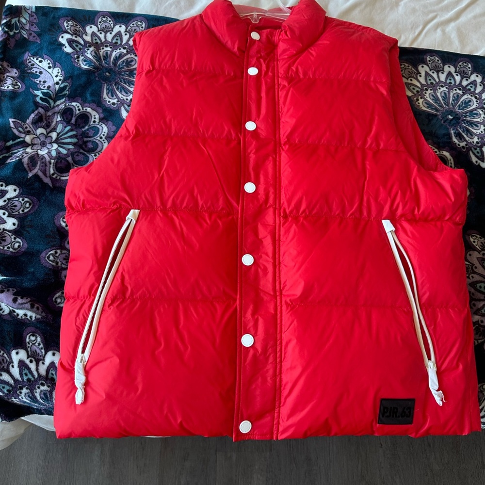 Brand New Men’s XL Pajar (Canada) Red Puffer Vest w/White Accents. Zip + Button